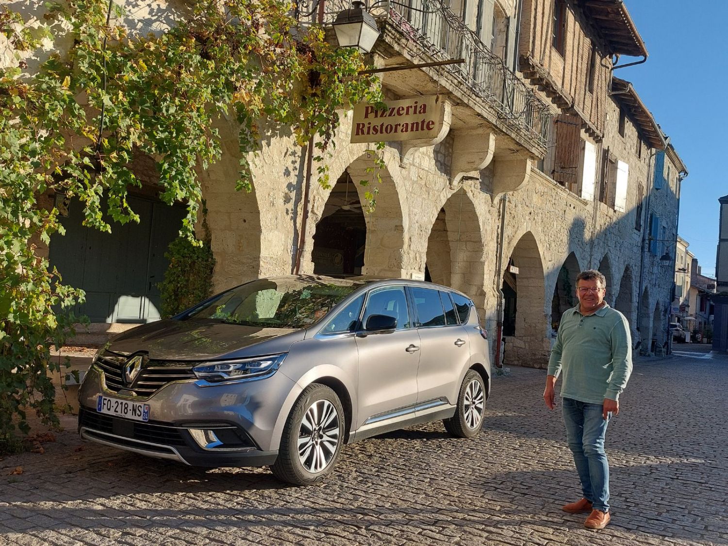 Taxi Eymet VTC Service de chauffeur privé, 30 ans d'expérience, transfert de personnes, service de qualité, prix accessible, se déplacer en VTC autour d'Eymet, sorties, visite ou balades nocturnes, véhicule très confortable, transfert de personnes en Dordogne, visiter le Périgord en VTC, Meilleur service chauffeur privé en Dordogne, trajets confortable avec siège bébé, service de transport sécurisé